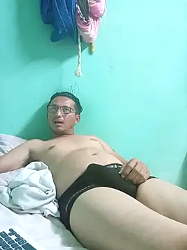 Snapshot of Andresguz35 chatting on 03-04-26, 04:42 Andresguz35 online show from 03-04-26, 04:42