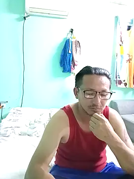 Snapshot of Andresguz35 chatting on 03-05-26, 02:30 Andresguz35 online show from 03-05-26, 02:30