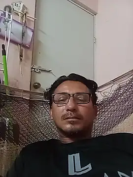 Andresguz35 online show from 10-30-25, 03:38