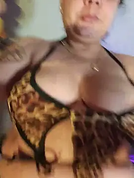 Snapshot of zandra_milf_ chatting on 05-25-26, 11:09 zandra milf online show from 05-25-26, 11:09