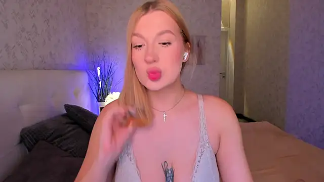 Emma  Leee online show from 11-18-25, 12:59