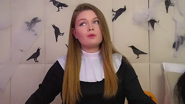 CrystalLyons online show from 10-31-25, 08:11