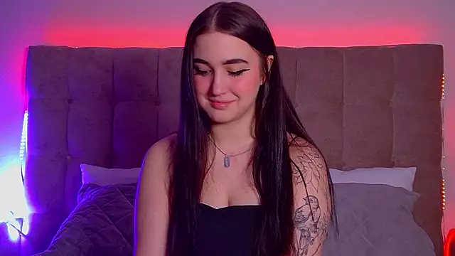 ChristinaMilton online show from 03-10-25, 06:23