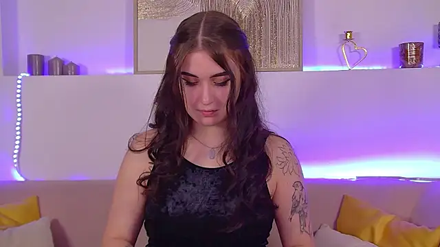 ChristinaMilton online show from 03-11-25, 06:19