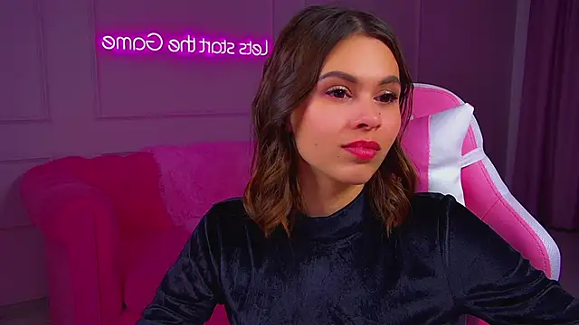 Snapshot of PollyLanders chatting on 09-17-25, 08:33 PollyLanders online show from 09-17-25, 08:33