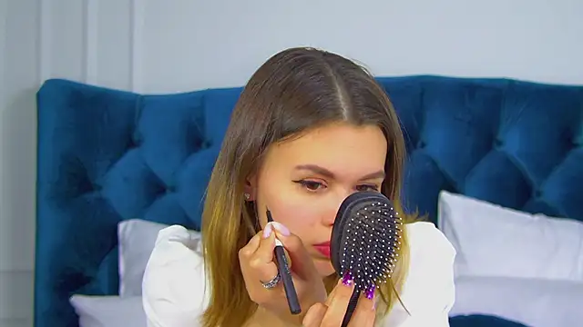 Snapshot of PollyLanders chatting on 03-23-25, 04:27 PollyLanders online show from 03-23-25, 04:27