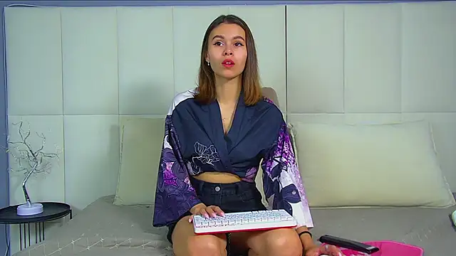 Snapshot of PollyLanders chatting on 09-26-25, 06:15 PollyLanders online show from 09-26-25, 06:15