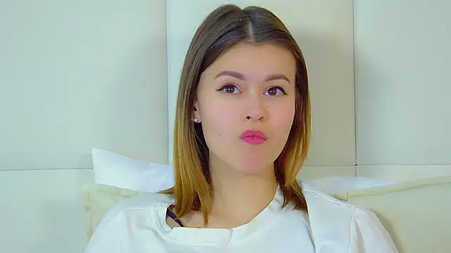 Snapshot of PollyLanders chatting on 02-28-25, 10:20 PollyLanders online show from 02-28-25, 10:20