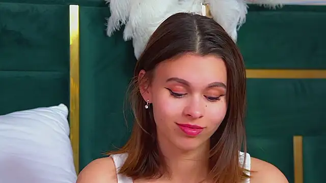 Snapshot of PollyLanders chatting on 09-30-25, 06:30 PollyLanders online show from 09-30-25, 06:30