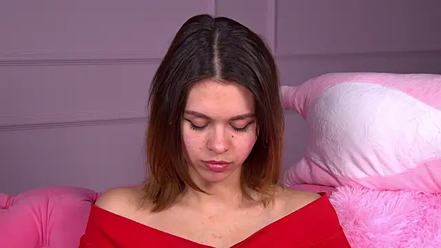 Snapshot of PollyLanders chatting on 02-21-25, 01:44 PollyLanders online show from 02-21-25, 01:44