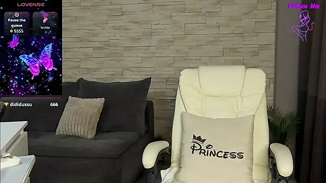 VictoriaMazze online show from 06-21-26, 12:16