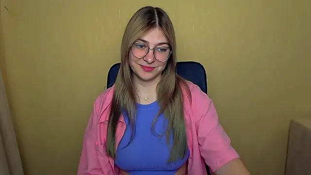 Snapshot of Luna_Lush_ chatting on 10-07-25, 09:54 Luna Lush online show from 10-07-25, 09:54