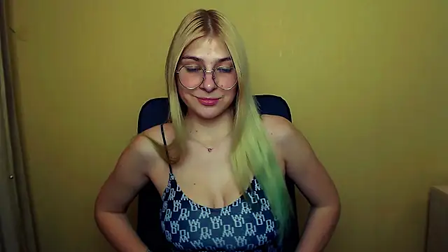 Snapshot of Luna_Lush_ chatting on 01-29-25, 11:30 Luna Lush online show from 01-29-25, 11:30