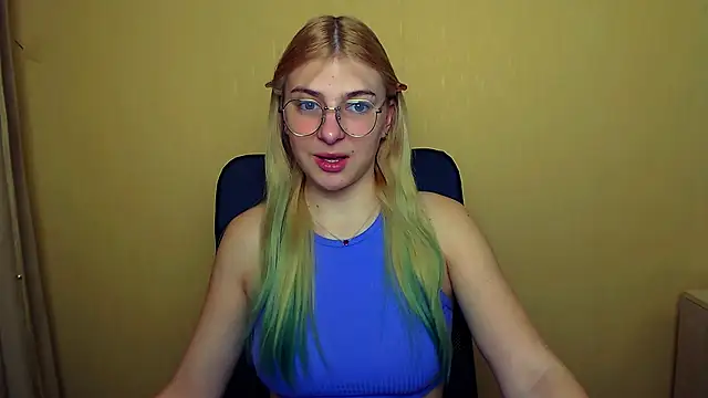 Snapshot of Luna_Lush_ chatting on 01-31-25, 08:32 Luna Lush online show from 01-31-25, 08:32