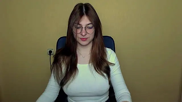 Snapshot of Luna_Lush_ chatting on 05-02-26, 08:30 Luna Lush online show from 05-02-26, 08:30