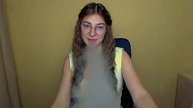 Snapshot of Luna_Lush_ chatting on 10-17-25, 05:33 Luna Lush online show from 10-17-25, 05:33
