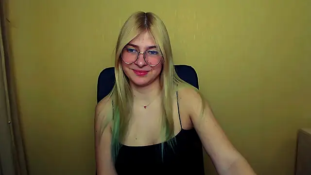 Snapshot of Luna_Lush_ chatting on 02-04-25, 11:27 Luna Lush online show from 02-04-25, 11:27