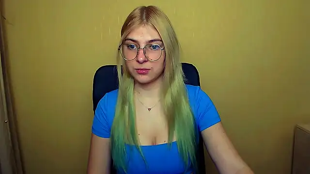 Snapshot of Luna_Lush_ chatting on 01-25-25, 08:21 Luna Lush online show from 01-25-25, 08:21