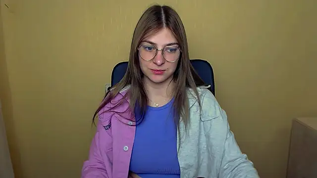 Snapshot of Luna_Lush_ chatting on 10-10-25, 09:10 Luna Lush online show from 10-10-25, 09:10