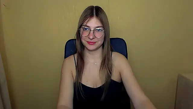Snapshot of Luna_Lush_ chatting on 10-13-25, 08:49 Luna Lush online show from 10-13-25, 08:49