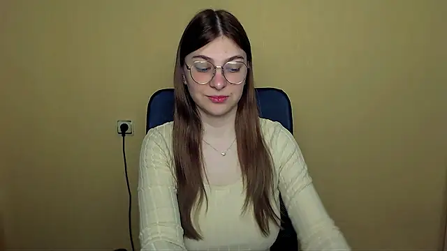Snapshot of Luna_Lush_ chatting on 04-28-26, 08:41 Luna Lush online show from 04-28-26, 08:41