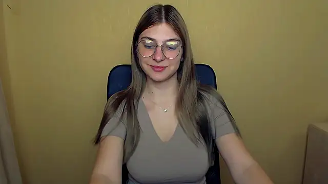 Snapshot of Luna_Lush_ chatting on 09-17-25, 10:06 Luna Lush online show from 09-17-25, 10:06