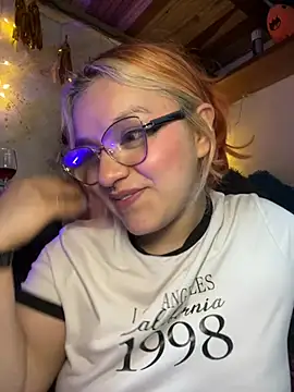 SophiaWeestt99 online show from 04-11-26, 07:45