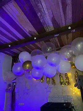 SophiaWeestt99 online show from 04-01-26, 03:41