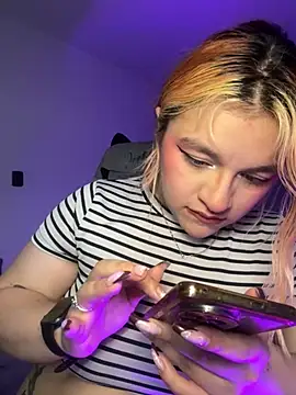 SophiaWeestt99 online show from 07-09-26, 03:40