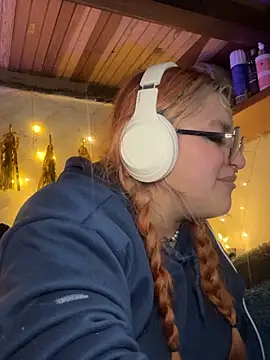 SophiaWeestt99 online show from 05-11-26, 06:26