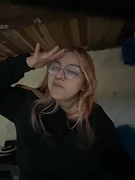 SophiaWeestt99 online show from 10-18-25, 02:57