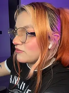 SophiaWeestt99 online show from 07-02-26, 03:23