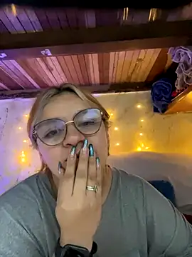 SophiaWeestt99 online show from 10-08-25, 04:03