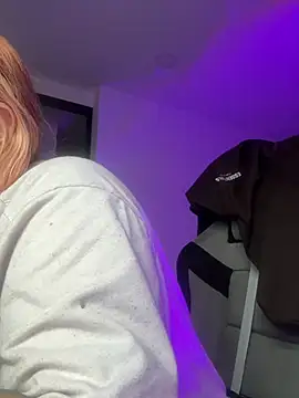 SophiaWeestt99 online show from 07-11-26, 01:50