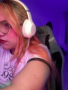 SophiaWeestt99 online show from 06-22-26, 01:11