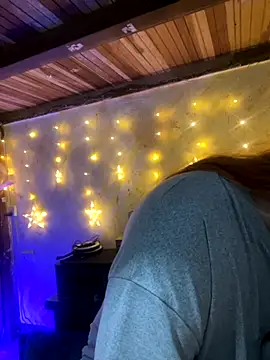 SophiaWeestt99 online show from 10-05-25, 02:46