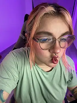SophiaWeestt99 online show from 06-25-26, 01:25