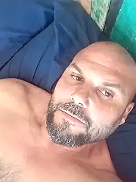 Snapshot of Javierchico chatting on 05-19-26, 11:39 Javierchico online show from 05-19-26, 11:39