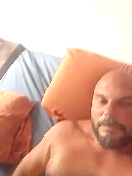 Snapshot of Javierchico chatting on 06-24-26, 03:43 Javierchico online show from 06-24-26, 03:43