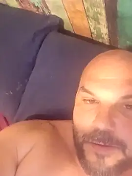 Snapshot of Javierchico chatting on 05-24-26, 05:18 Javierchico online show from 05-24-26, 05:18