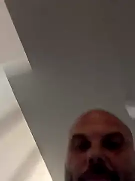 Snapshot of Javierchico chatting on 06-11-26, 04:37 Javierchico online show from 06-11-26, 04:37