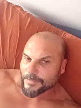 Snapshot of Javierchico chatting on 06-18-26, 12:32 Javierchico online show from 06-18-26, 12:32
