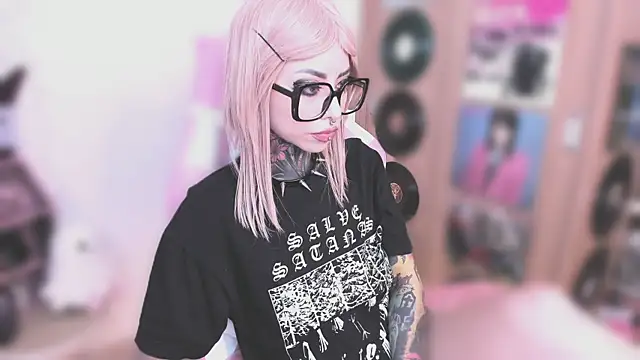 Snapshot of NikkiRamone chatting on 01-09-26, 11:28 NikkiRamone online show from 01-09-26, 11:28