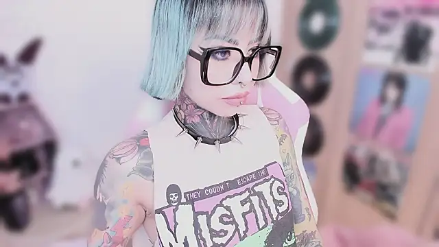 Snapshot of NikkiRamone chatting on 02-24-26, 11:33 NikkiRamone online show from 02-24-26, 11:33