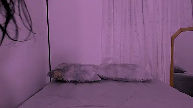Snapshot of Miiafoxxx chatting on 03-04-25, 12:39 Miiafoxxx online show from 03-04-25, 12:39