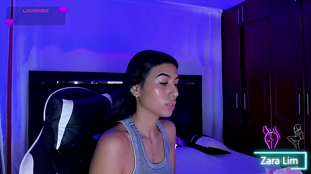 ZaraLim online show from 11-22-25, 04:06