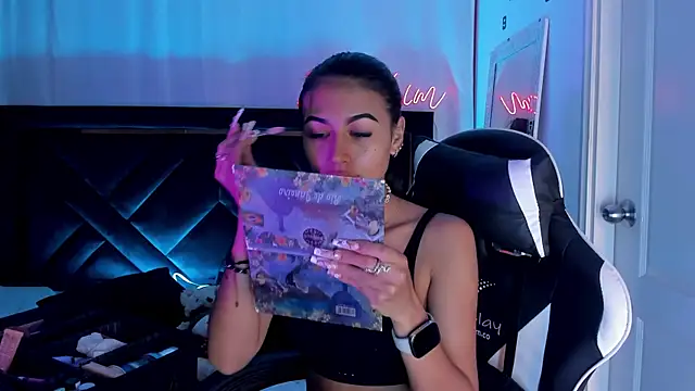 ZaraLim online show from 11-14-25, 02:32