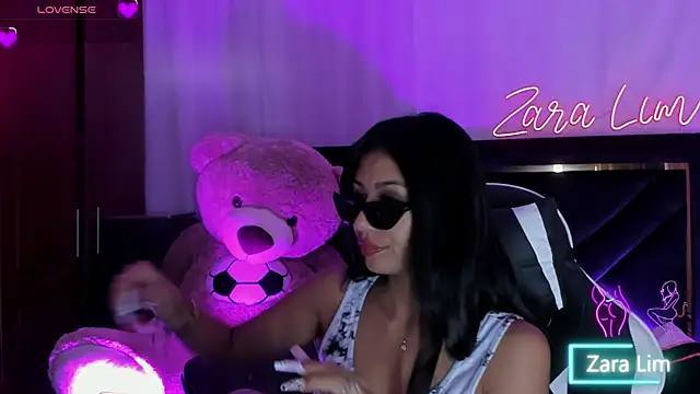 ZaraLim online show from 09-25-25, 02:45