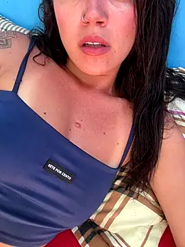 BetinaSoares online show from 12-15-25, 05:30