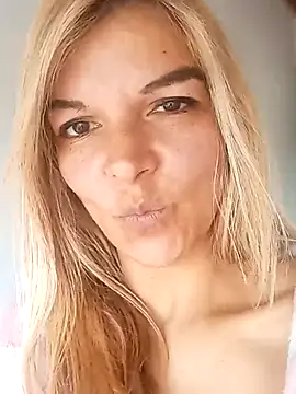 Snapshot of Samanthahavery44 chatting on 06-17-26, 04:50 Samanthahavery44 online show from 06-17-26, 04:50